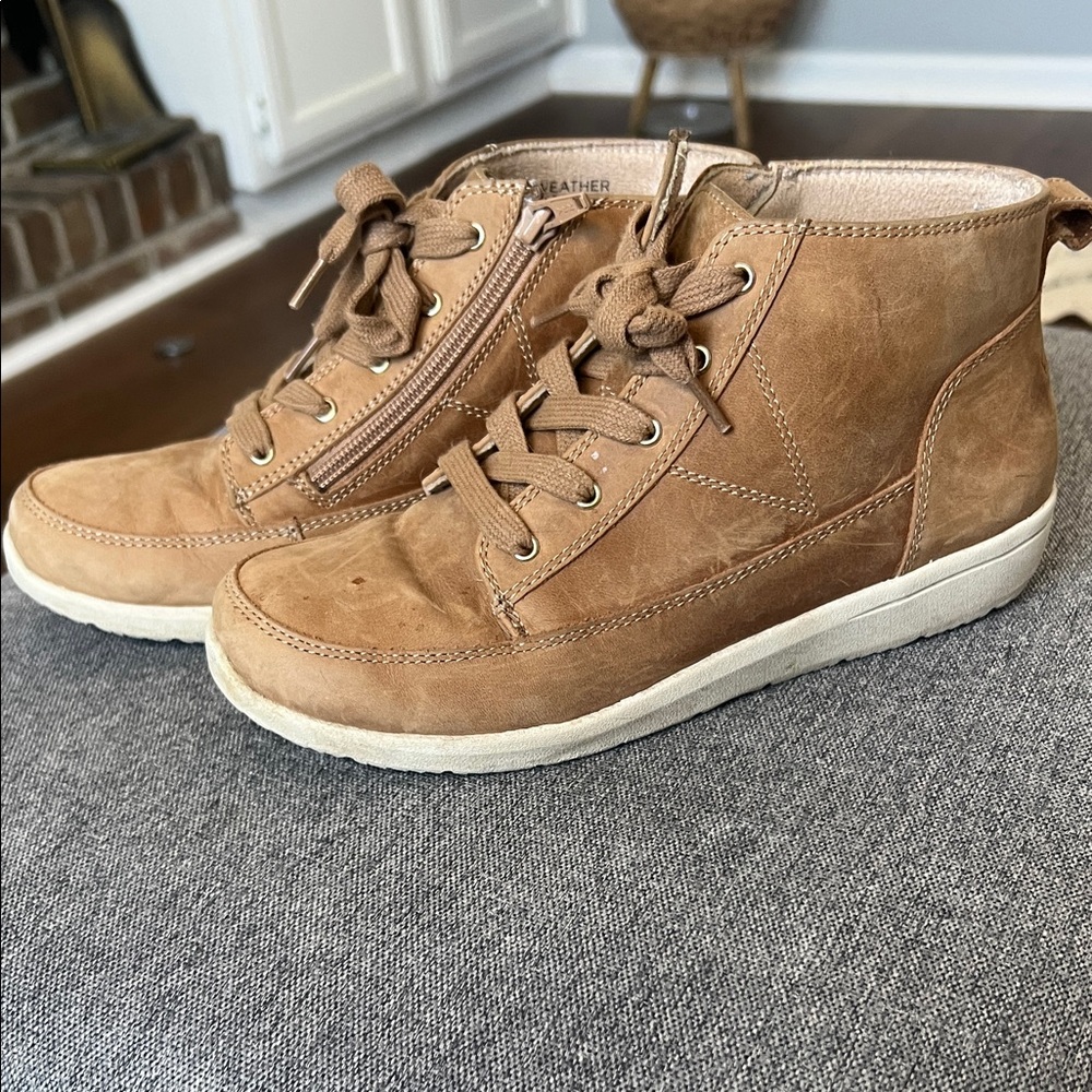 Vionic Shawna Tan Leather Ankle Boots